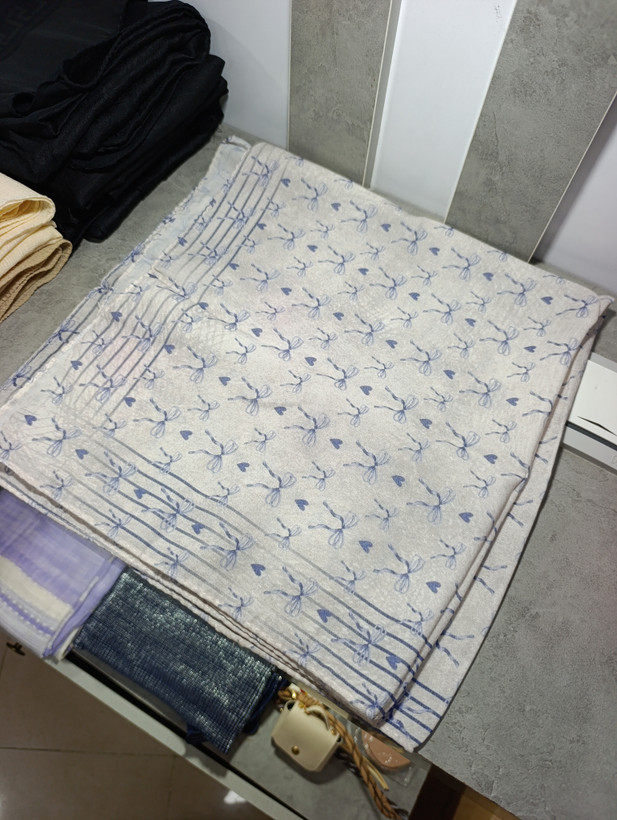 مینی اسکارف دخترانه مدل مارکدار آبی با رنگ طوسی پنبه نرم ترند کد 13148